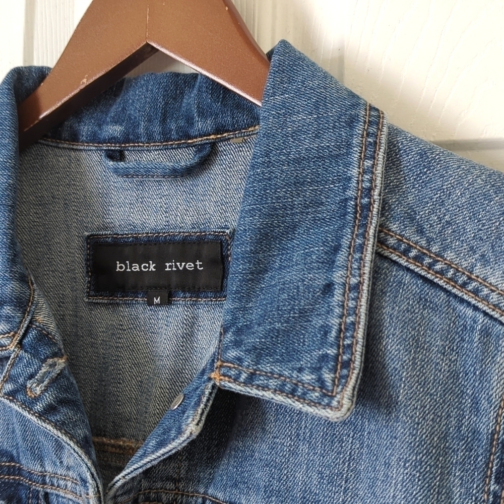 Black Rivet Classic Medium Wash Distressed Cropped Denim Jean Trucker Jacket M - Picture 3 of 14